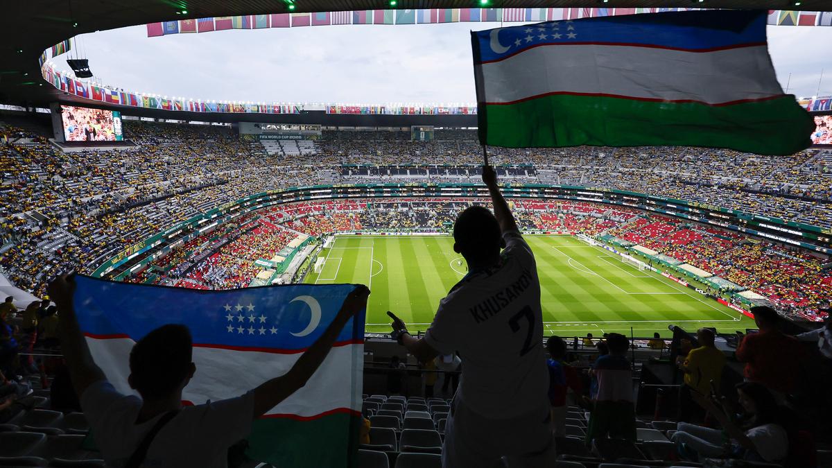 AFP__20260618__B7GF3BB__v1__HighRes__FblWc2026Match24UzbColFans