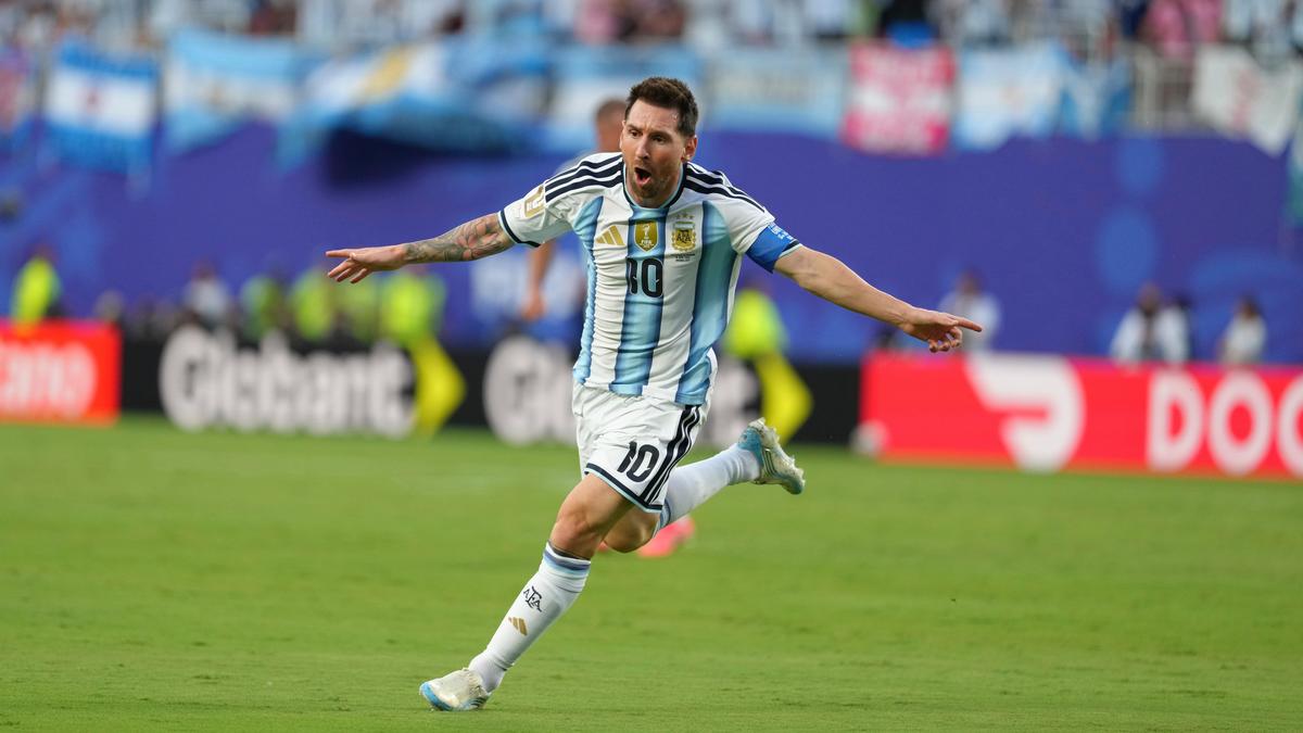 Algeria_Argentina_WCup_Soccer_16831